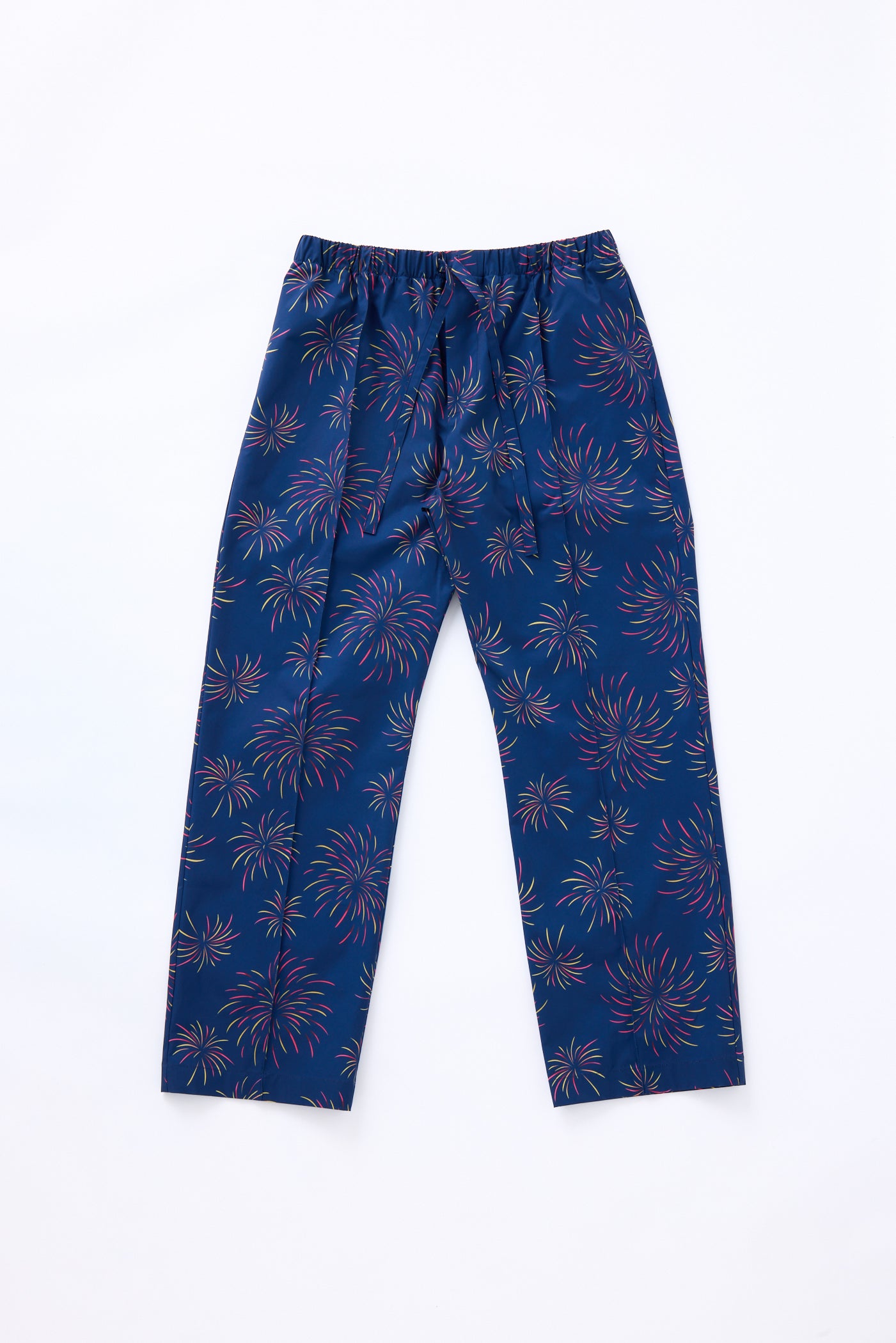 HANABI PRINT PANTS (W) シーンレスなライフスタイルウェアを掲げるOyobiのブランドコンセプトを体現する、総柄プリント セットアップシリーズのパンツ。 – Oyobi –シーンレスなライフスタイルウェアを掲げるOyobiのブランドコンセプトを体現する、総柄プリント...